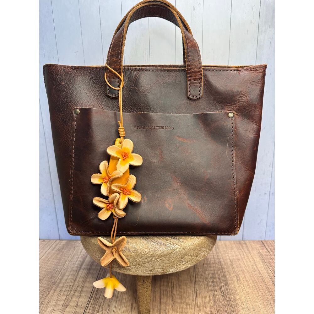 Genuine Leather Hibiscus Flower Bag Trailing Flower Charm Crossbody Purse Bag